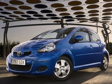 Nová predná časť Toyoty pôsobí robustnejším dojmom.