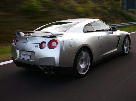 Novinkou modelového roku 2009 je silnejší
motor 3.8 V6.