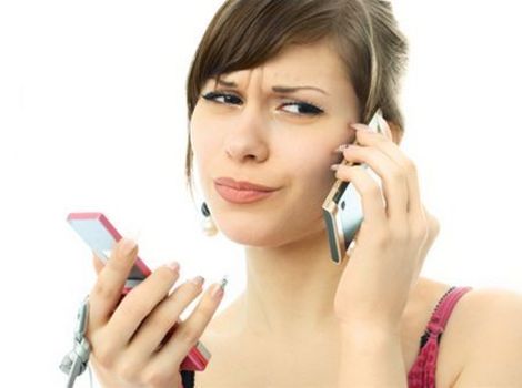 žena - telefonovanie - nesústredenosť