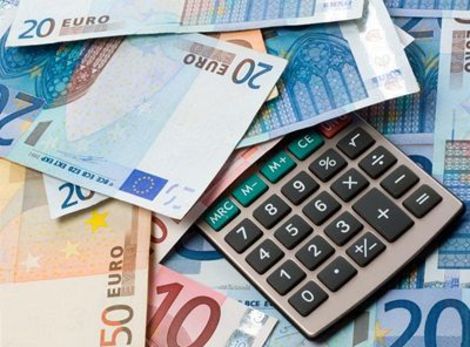 Peniaze, euro, kalkulačka, dane