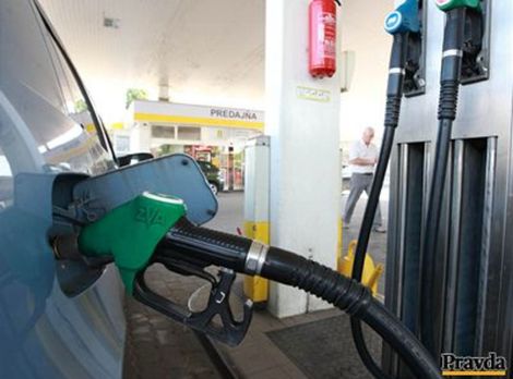 Benzín, nafta, ropa, pumpa