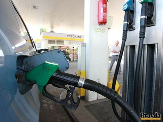 Benzín, nafta, ropa, pumpa