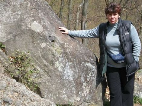 Zvuk z trúbiaceho kameňa vie vylúdiť len niekoľko ľudí.
Patrí k nim aj miestna starostka Anna Triznová.