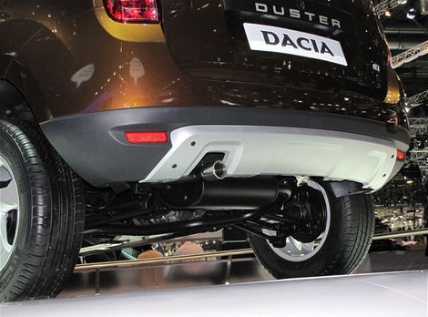 Zadnú viacprvkovú nápravu daroval Nissan.