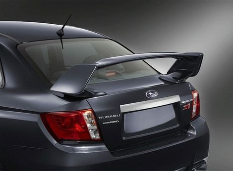 Vďaka veľkému krídlu bude sedan stabilnejší
ako hatchback.