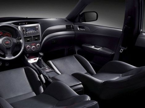 Impreza WRX STI ponúka športovú útulnosť.