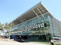 Bratislavské letisko vybavilo takmer milión cestujúcich
