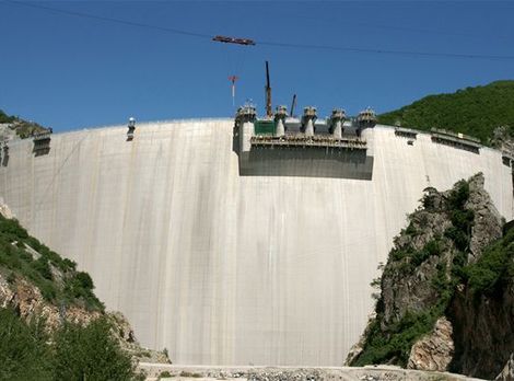 Priehrada je obrovská vodná nádrž a
umožňuje regulovať množstvo vyrábanej elektrickej energie.