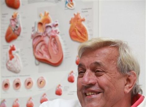 Profesor Viliam Bada, prednosta III. Internej kliniky LFUK na
bratislavských Kramároch.