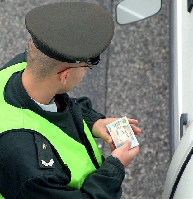 vodičské preukazy, vodičák, policajt, kontrola
