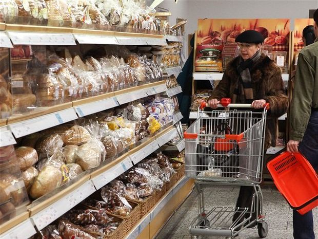 nákup, potraviny, chlieb, supermarket, inflácia, pečivo, obchod