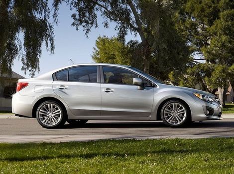 Impreza sedan má podobné línie ako väčšie
Legacy.