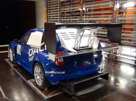 Bez mohutného zadného krídla to na Pikes Peak
nejde.