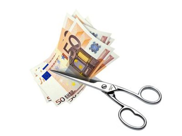 Euro, peniaze, kríza, nožnice