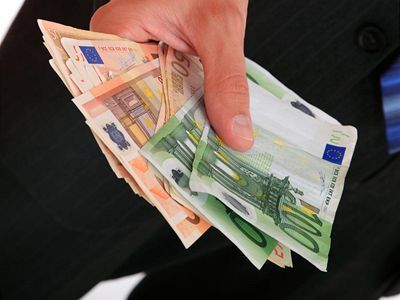 Euro, peniaze, plat, mzda
