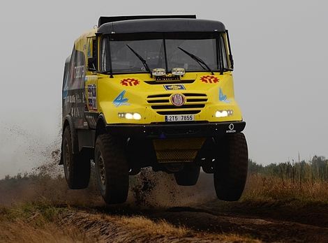 O stabilitu pri doskokoch sa stará osem tlmičov
s hydraulickými dorazmi.