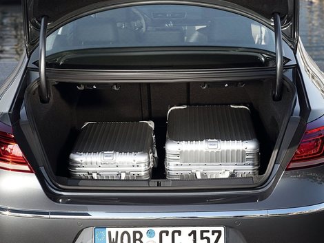 Jeho kufor má objem 532 l.