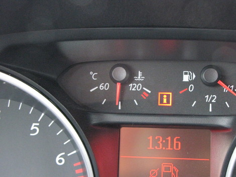 Rýchlemu zohriatiu motora prospieva nielen
postupné riadené prepájanie jednotlivých chladiacich okruhov, ale v
porovnaní s naftovým motorom 2.0 TDCi aj menej vody v okruhu (6,5 l vs. 8,1
l).