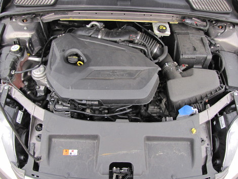 V útrobách motor 1.6 EcoBoost STCi cirkuluje
4,1 l motorového oleja, turbodiesel 2.0 TDCi ho potrebuje o 1,4 l viac.