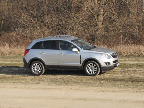 Za Antaru 2.2 CDTI s manuálnou prevodovkou
môžete zapriahnuť  príves ťažký 2000 kg, s automatom zvládne len 1700
kg.