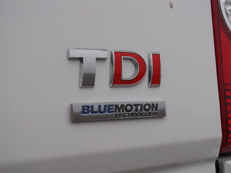 O dobrú spotrebu sa starajú technológie
označené BlueMotion. V aute tak nájdete štart-stop systém, tempomat, aj
rekuperáciu brzdnej energie. Všetko však za príplatok 426 eur.