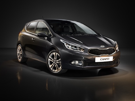 Kia predviedla cee'd s tmavým lakom.