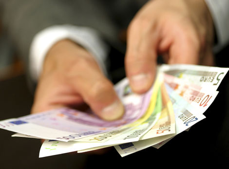 euro, peniaze, bankovky, dôchodok, plat