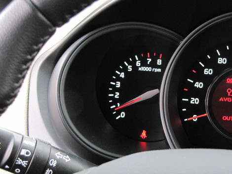 V nízkych otáčkach sa testovaný motor cíti lepšie ako
väčší agregát 1.4 CVVT.