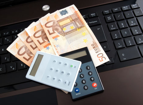 peniaze, internet, banking, klávesnica, počítač, kalkulačka, odvody, dane