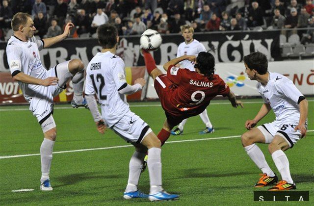Trenčan Jorge Salinas medzi hráčmi Zlatých Moraviec.