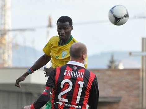  Momodou Ceesay, Miroslav Karhan