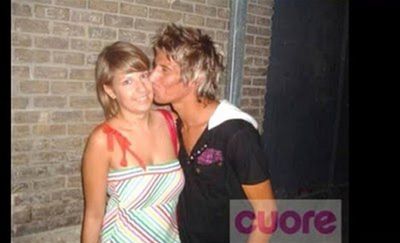 Priateľka obrancu Realu Fábia Coentrao dostáva sladkú
pusu.