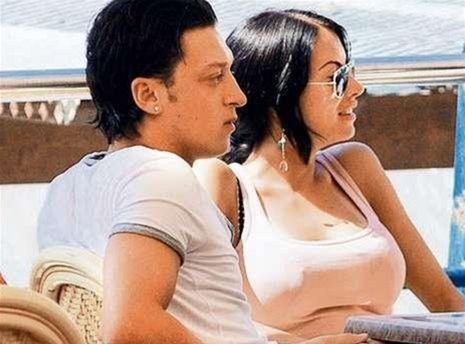 Mesut Özil z Realu s priateľkou.