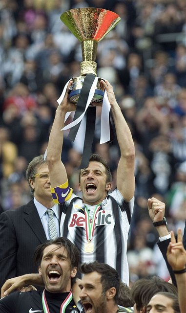 Alessandro Del Piero s majstrovskou trofejou.