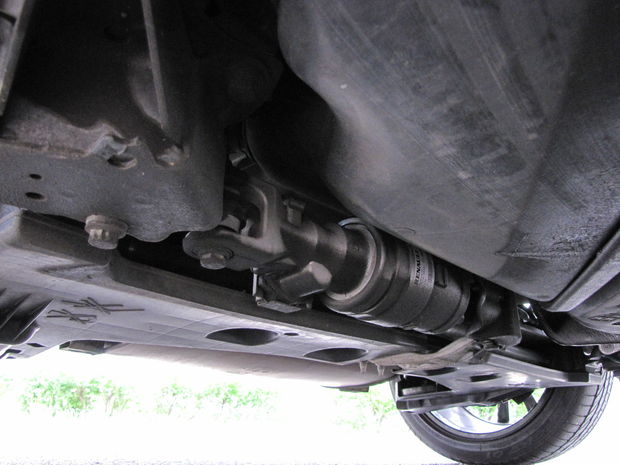 Verzie 4Control majú zadnú aktívnu nápravu s natáčaním.
Nemusíte sa jej obávať. Pre Renault ju postavili Japonci (Aisin) a podľa
mechanikov funguje aj po rokoch spoľahlivo.
