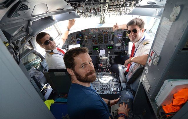 Michal Handzuš v pilotnej kabíne.