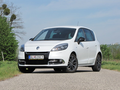 Nebyť zimných pneumatík Michelin Primacy Alpin
205/55 R 17, spotreba by bola ešte nižšia. Laboratórne meranie kombinovanej
spotreby sa totiž nerobí na zimných pneumatikách.