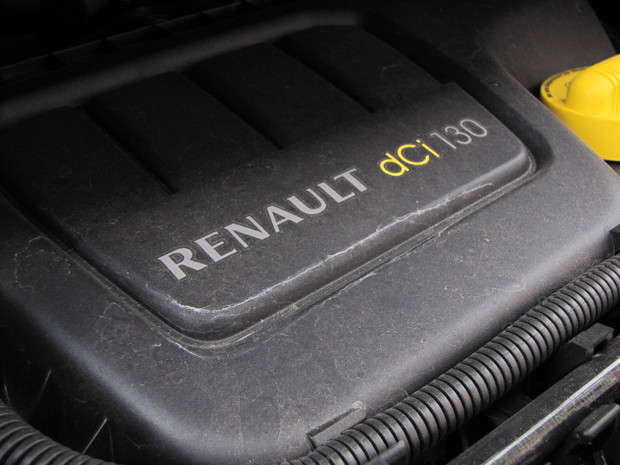 Rozvody sú poháňané kombináciou reťaze a ozubeného
prevodu Seasers (rovnako ako na motore 2.0 dCi).