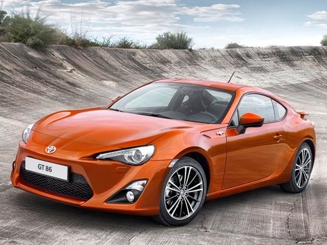Toyota predpokladá, že aj keď sama zatiaľ
nepočíta s vývojom ostrejších výkonnejších verzií,  z GT86 sa stane
kultový tunerský základ.