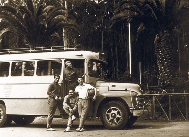 Autobus, ktorým cestovali československí futbalisti.