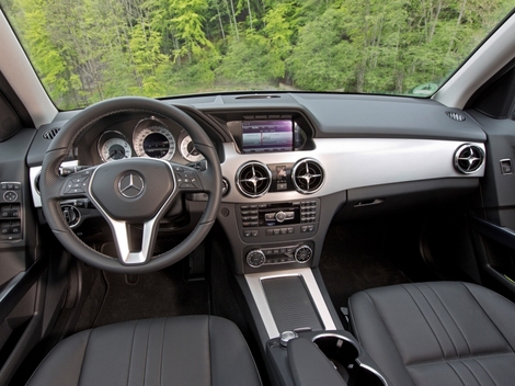 Výduchy ventilácie dostali podobný tvar, ako
pri športových modeloch SLK, SL a SLS.