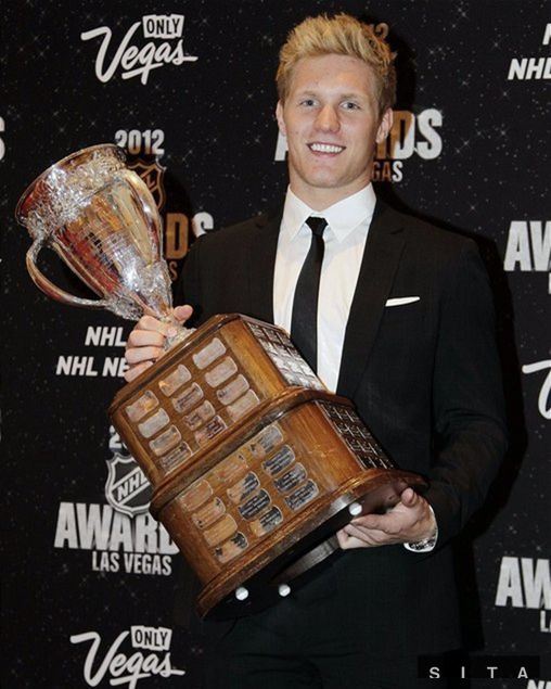 Najlepším nováčikom sezóny sa stal Švéd Gabriel
Landeskog z Colorada Avalanche.