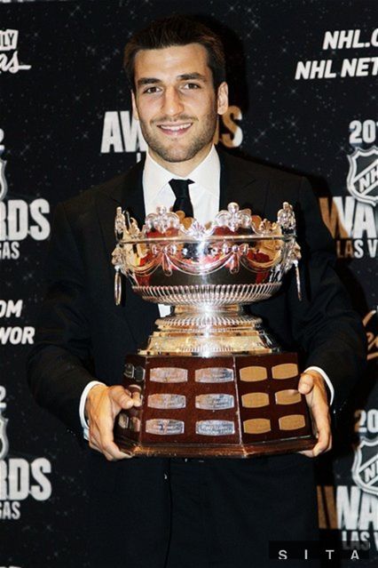 Najlepšie brániacim útočníkom sezóny a víťazom Franke
J. Selke Trophy sa stal Patrice Bergeron z tímu Boston Bruins.