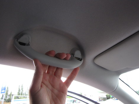 Naše auto malo madlo aj na vodičovej strane,
či sa však dostane aj do sériových áut, netušíme. Pri modeloch
zameraných na nízku cenu to nebýva zvykom.