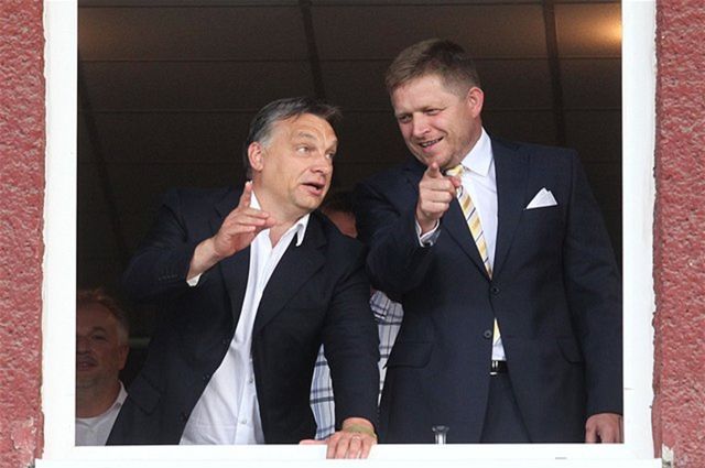 Slovenský premiér Róbert Fico a jeho maďarský kolega
Viktor Orbán na zápase Slovan - Fehérvár.