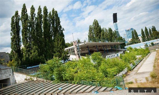 Rozpadajúce sa Tehelné Pole, na ktorom hrával svoje zápasy
bratislavský Slovan.