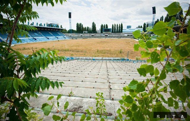 Rozpadajúce sa Tehelné Pole, na ktorom hrával svoje zápasy
bratislavský Slovan.