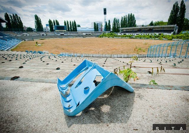 Rozpadajúce sa Tehelné Pole, na ktorom hrával svoje zápasy
bratislavský Slovan.