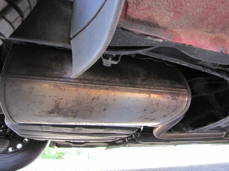 Testovacie auto malo najazdených 5808 km, na
tlmiči výfuku sa už začínala objavovať povrchová korózia.