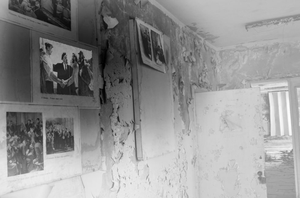 V mnohých bytoch a školách zastal čas v apríli 1986, keď
vybuchol Černobyľ. Na nástenkách stále visia Leninove portréty.